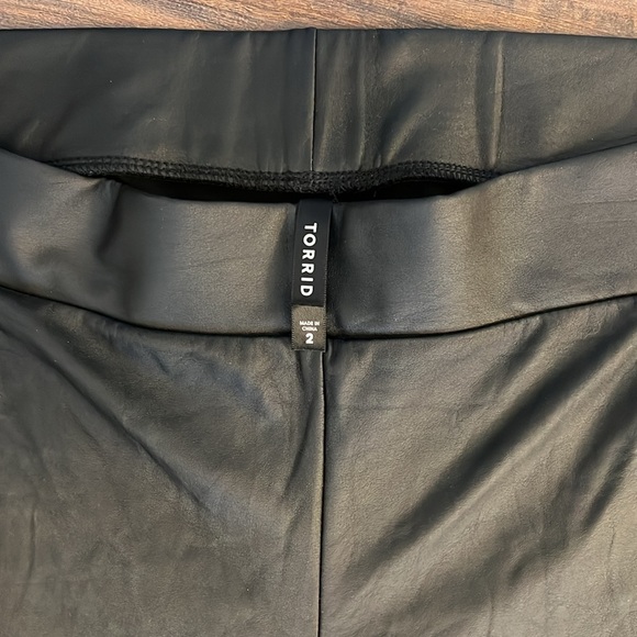 Torrid Full Length, Signature Waist, Faux Leather, Spandex Legging, Sz. 2. - Picture 7 of 11